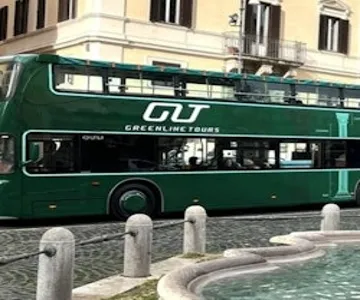 Rome: Vintage Open Bus Audio-Guided Tour + Street Food